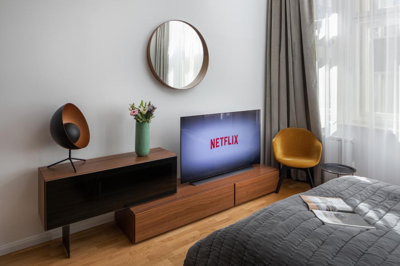 Days - Elegant Near Wenceslas Square Apartment Prague
